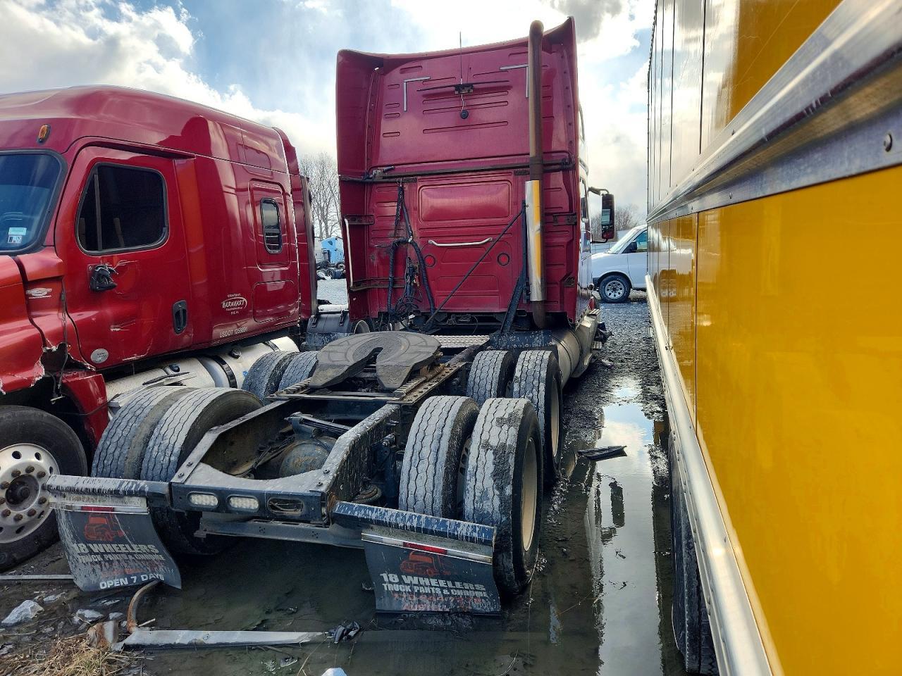 2008 Volvo VT Semi Truck