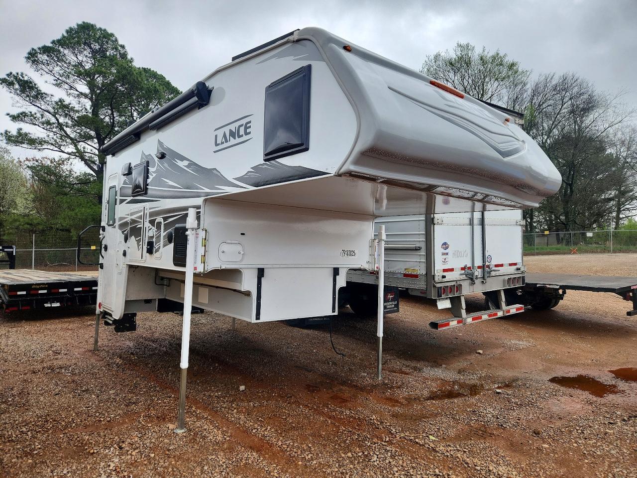 2025 Lance Trailers-Slide-IN Camper