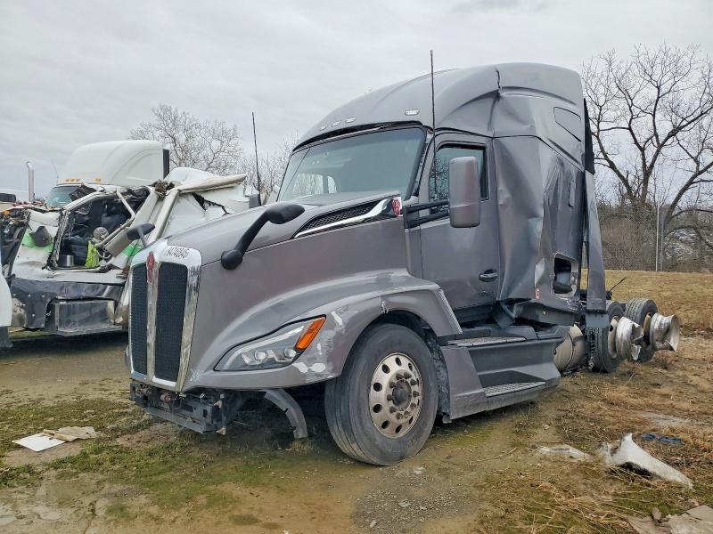 2023 Kenworth T680 Semi Truck