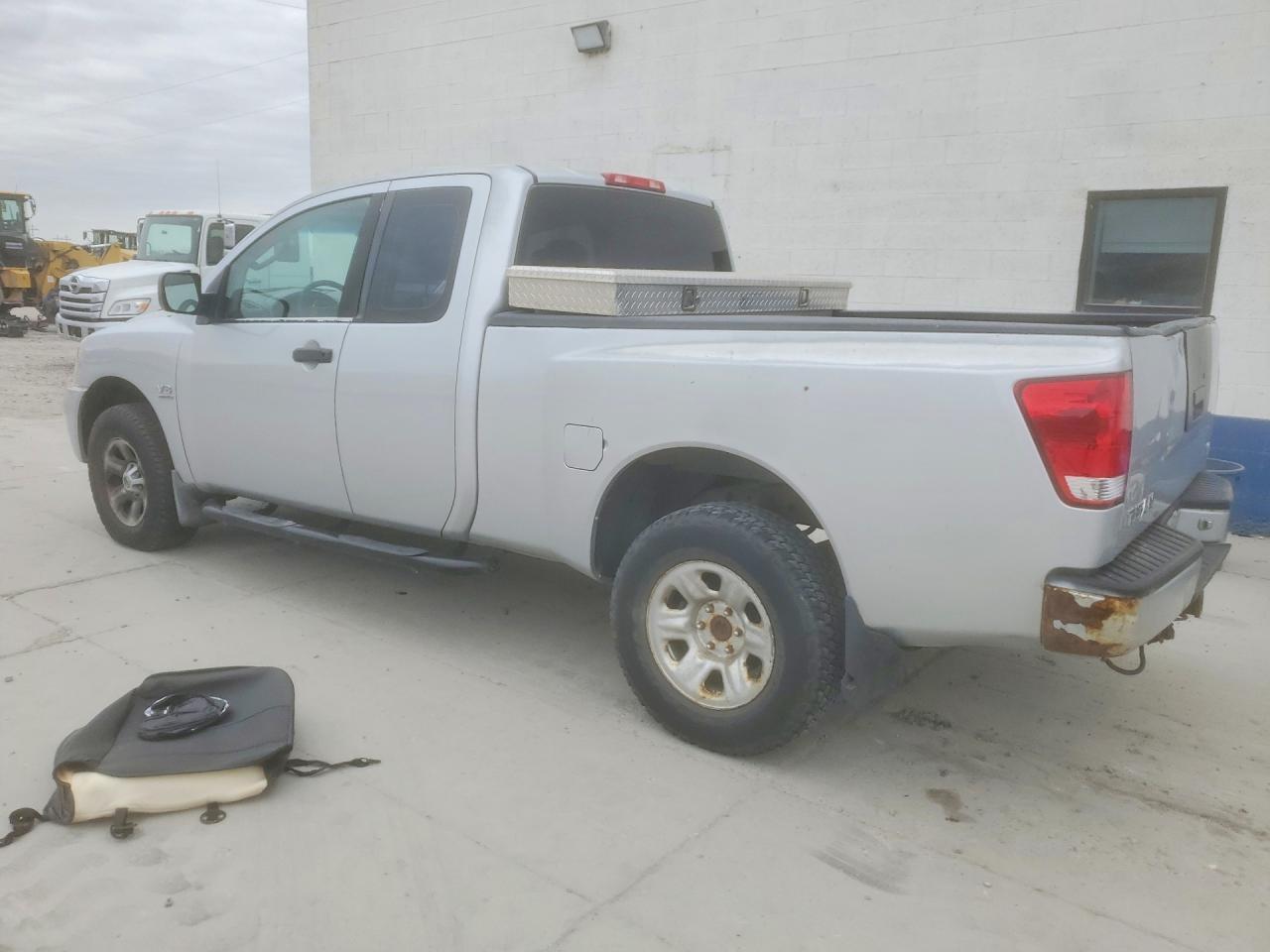 2004 Nissan Titan XE