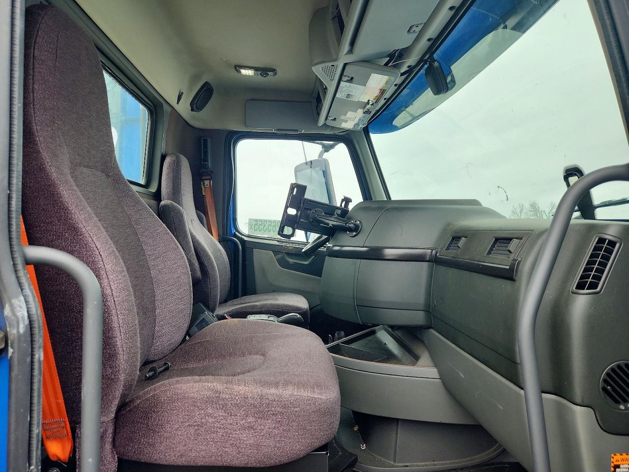 2023 Volvo VNL Semi Truck