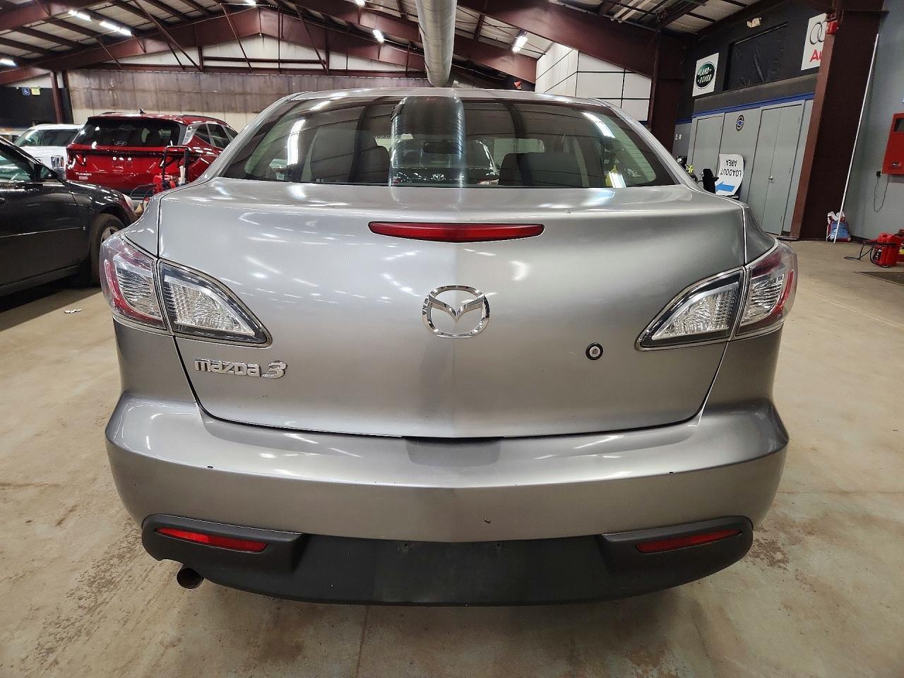 2011 Mazda 3 I