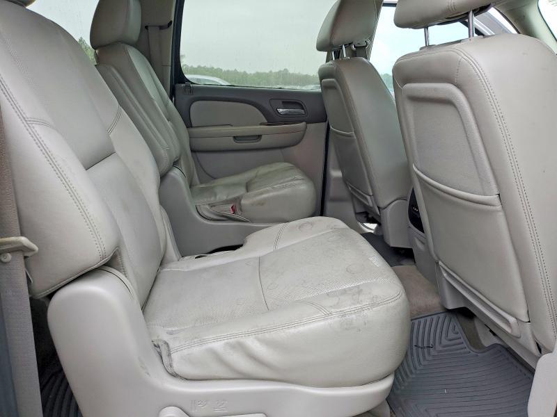 2011 Chevrolet Suburban C1500 ltz