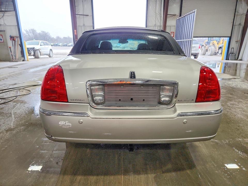 2004 Lincoln Town car Executive
