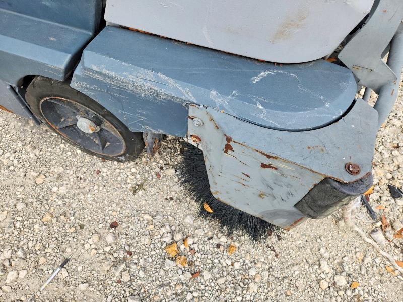 2014 Advance CS7010 Sweeper