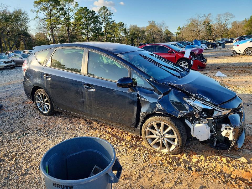 2017 Toyota Prius v Five