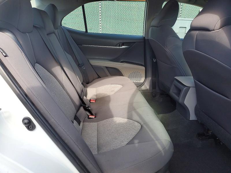 2021 Toyota Camry Hybrid le