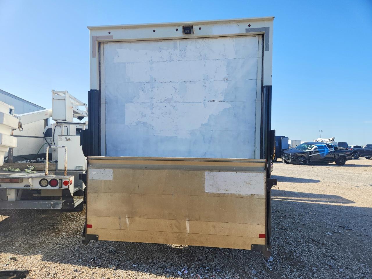 2019 Isuzu NPR BOX Truck