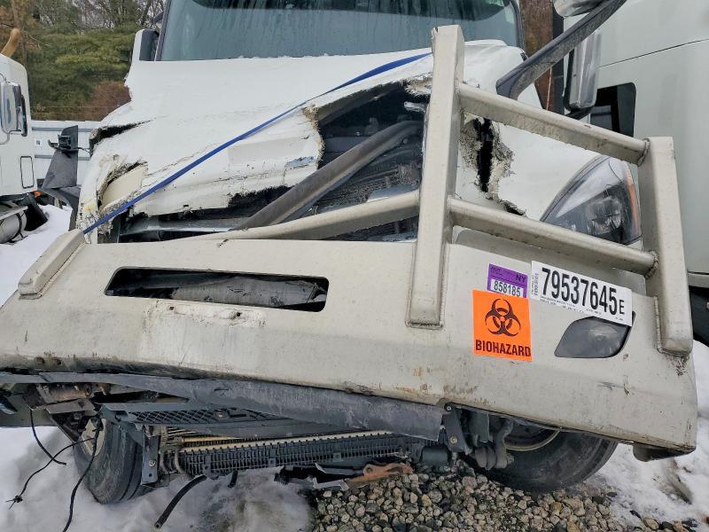 2018 Freigliner 2018 Freightliner Cascadia 126 Semi Truck
