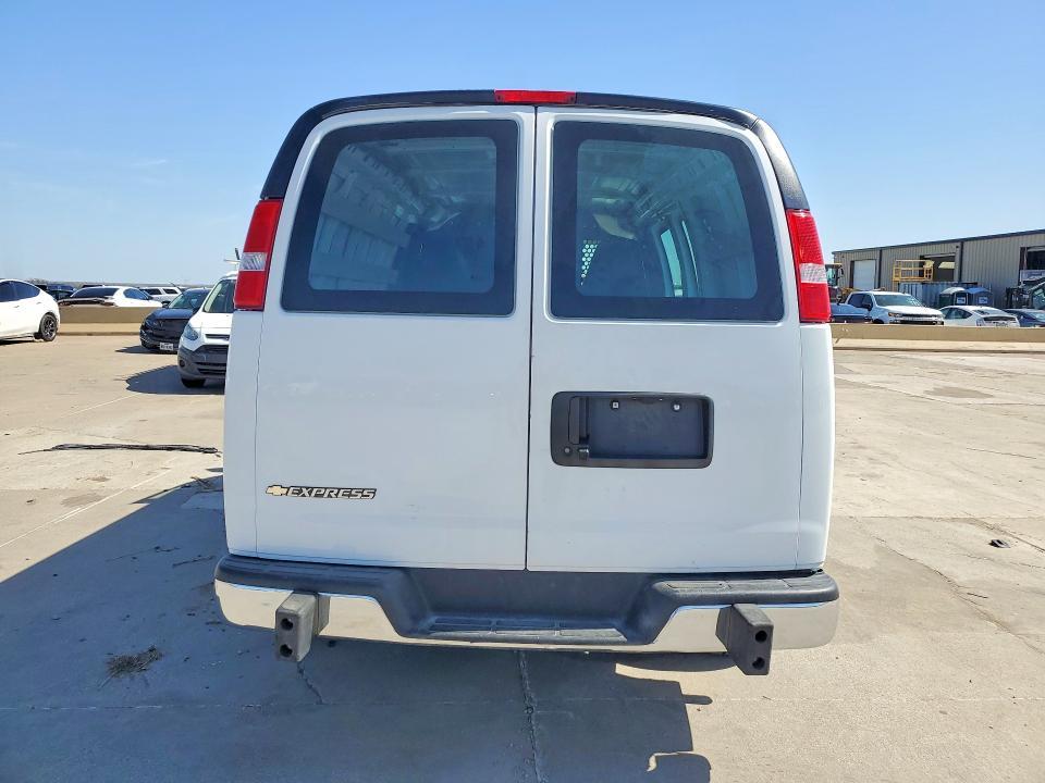 2025 Chevrolet Express G2500