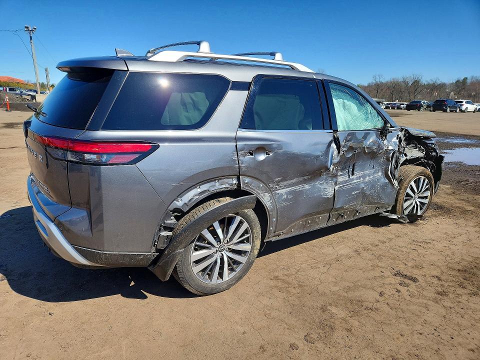 2022 Nissan Pathfinder Platinum