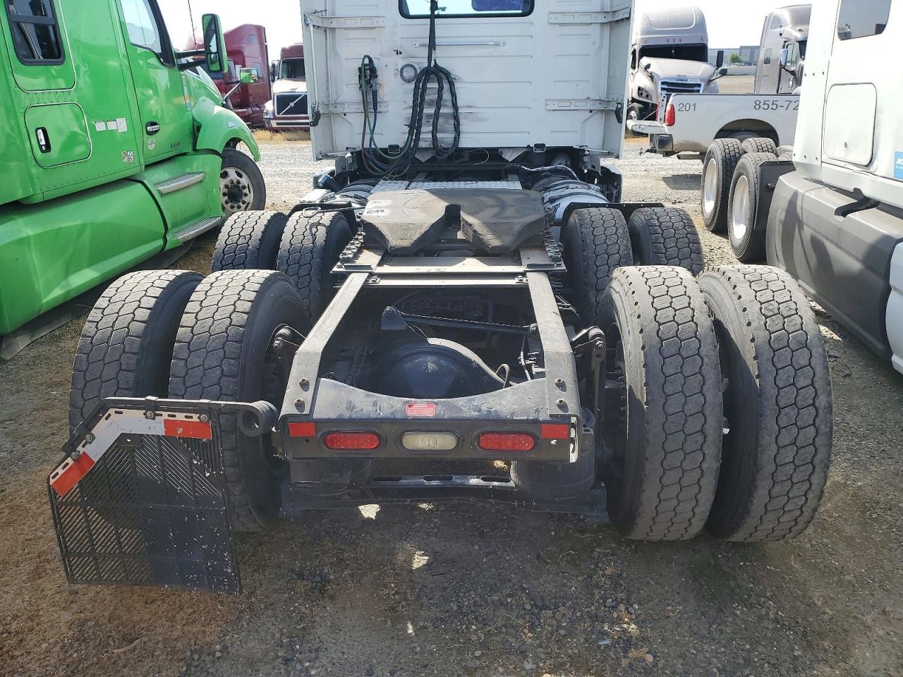 2022 Volv O VNR Semi Truck