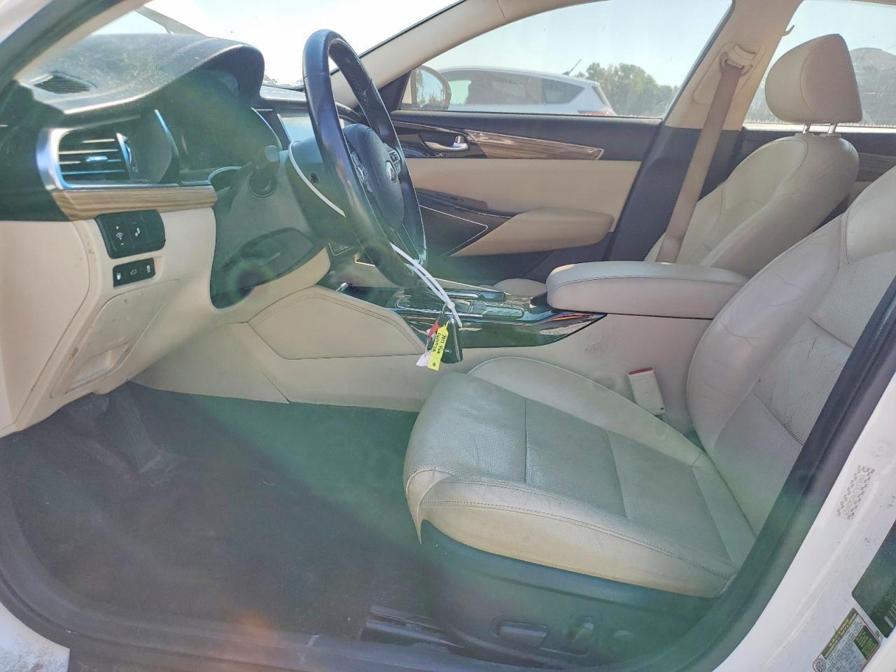 2017 KIA Cadenza Premium