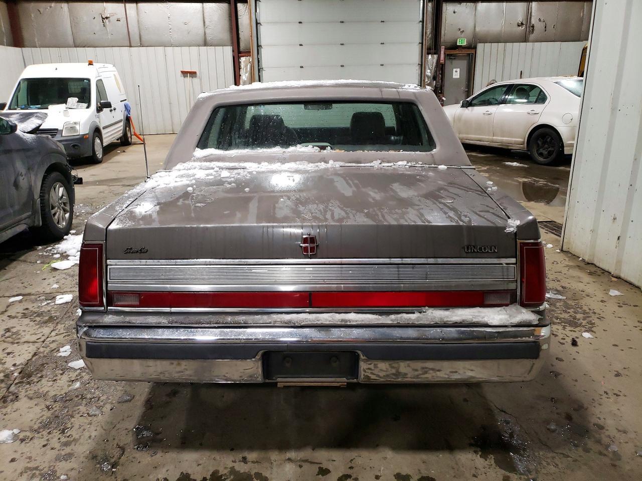 1989 Lincoln Townhouse Continental Base