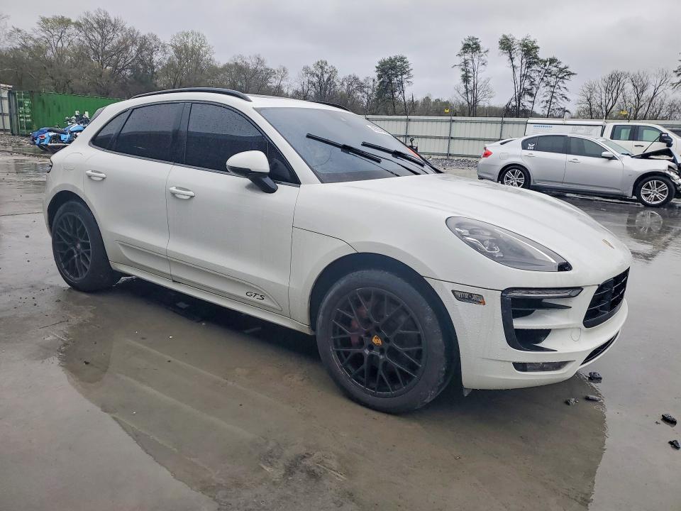2017 Porsche Macan gts