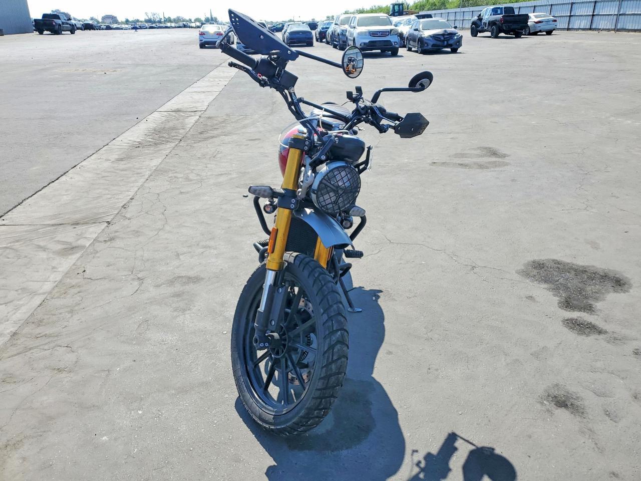 2024 Triumph Scrambler 400 X