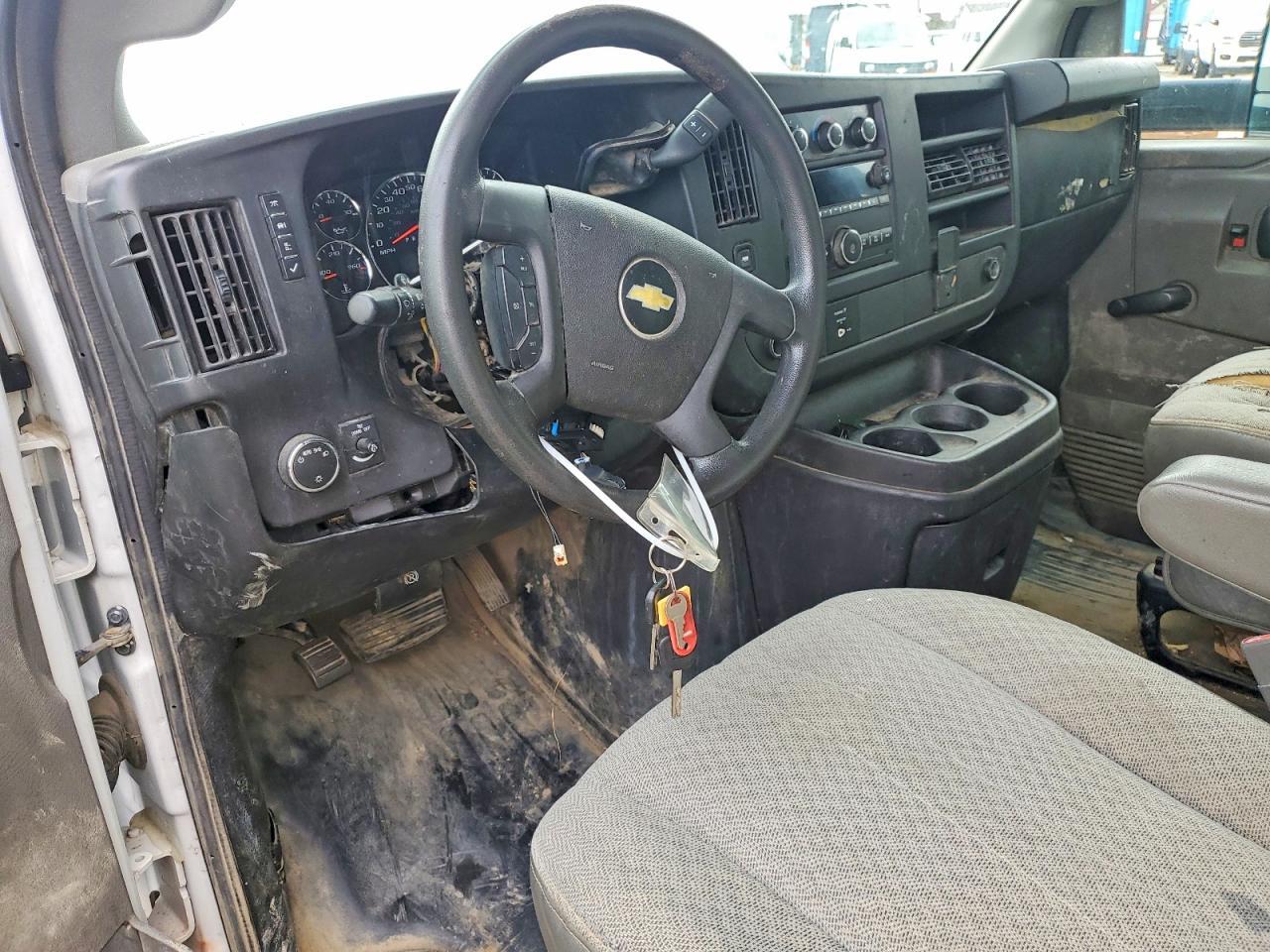 2017 Chevrolet Express BOX Truck