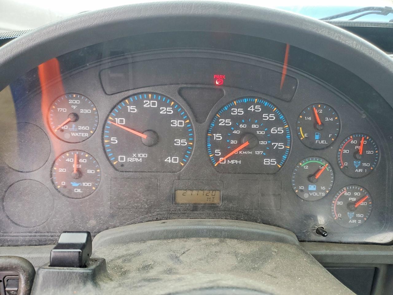 2002 International 4400 Semi Truck