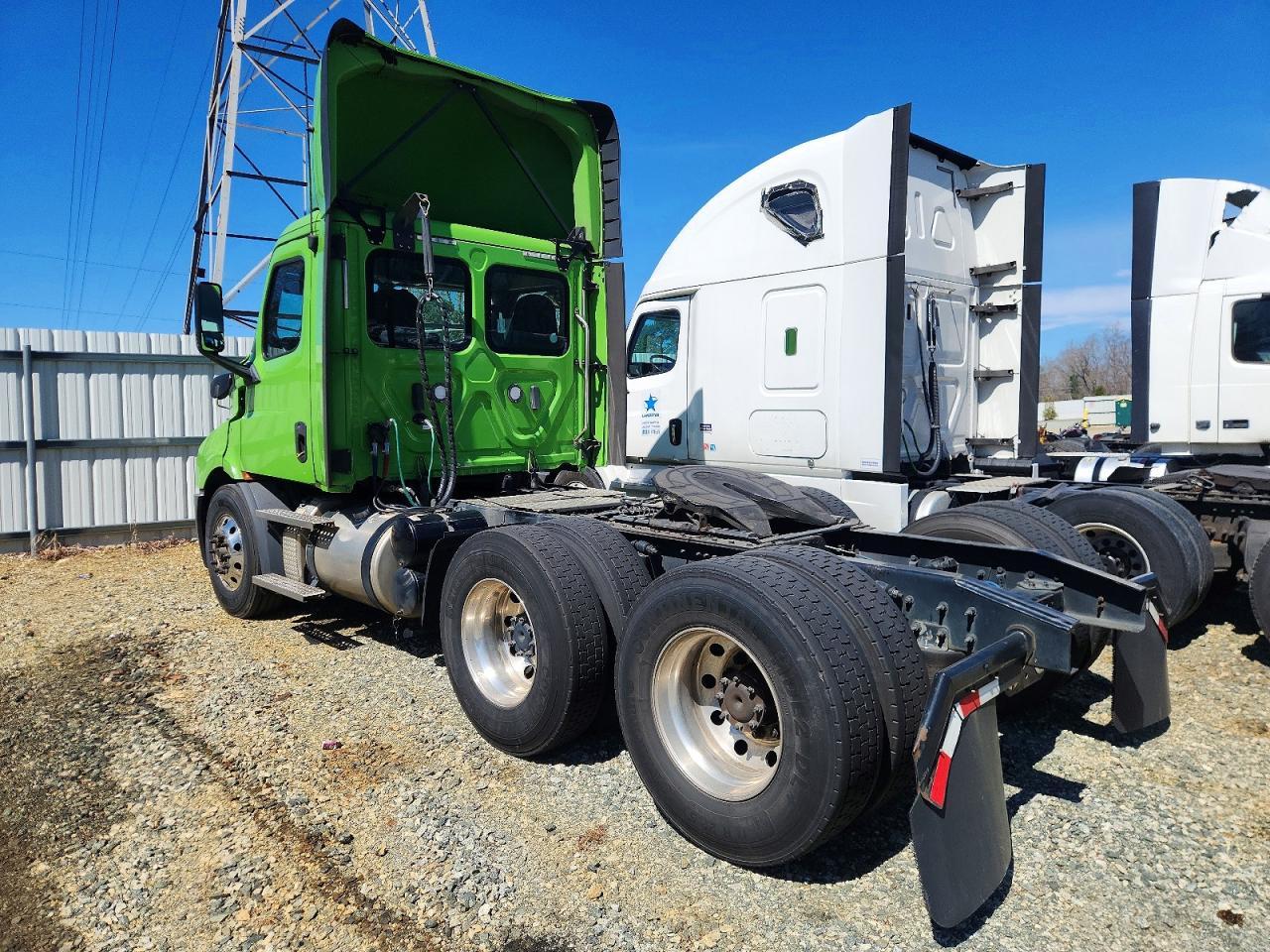 2020 Freightliner Cascadia 116 Semi Truck