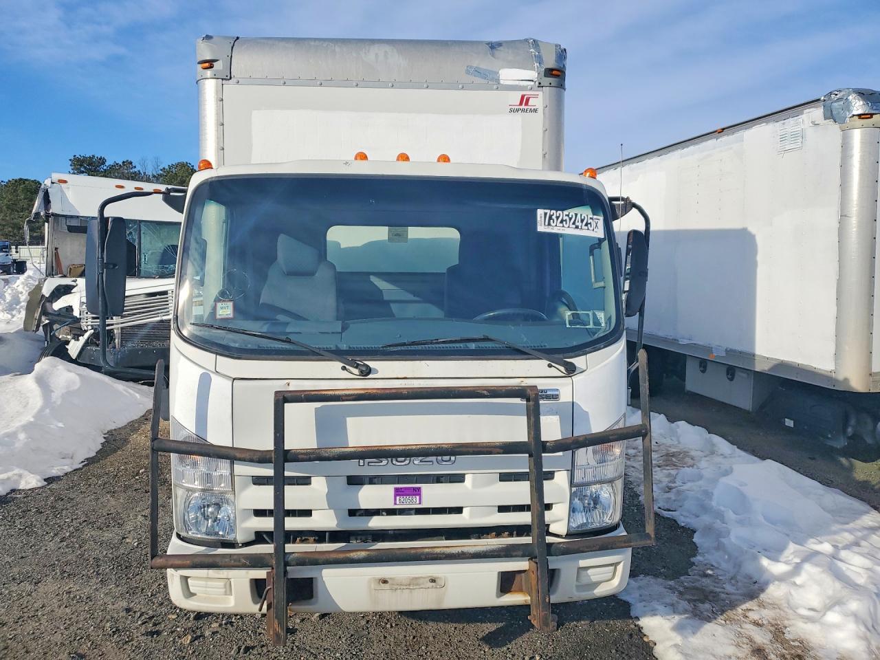 2014 Isuzu NRR BOX Truck