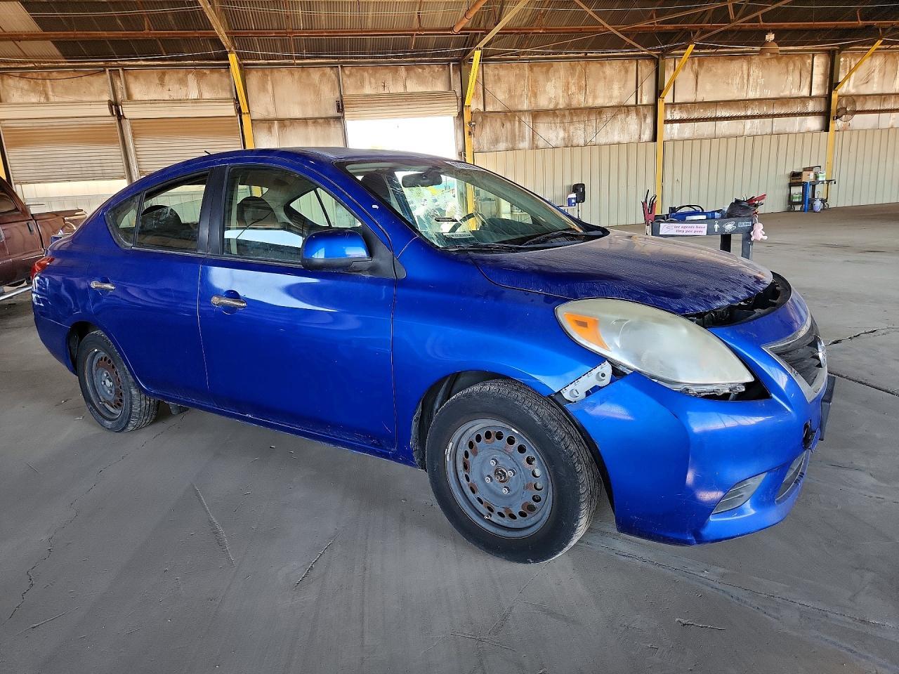 2013 Nissan Versa 1.6 s