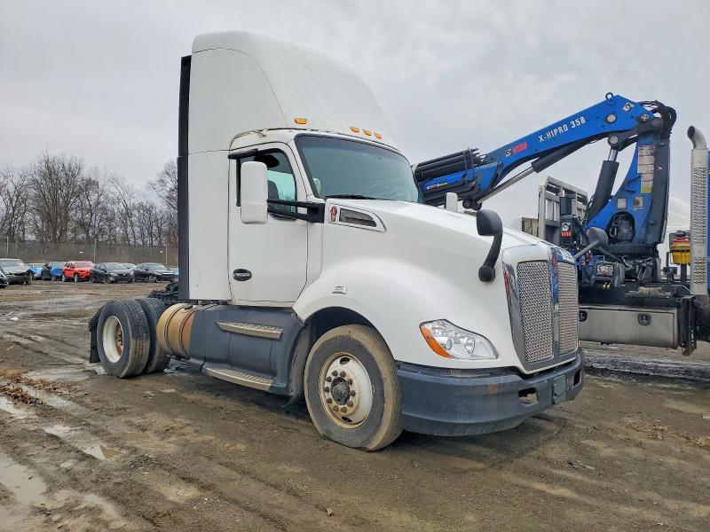 2016 Kenworth T680 Semi Truck