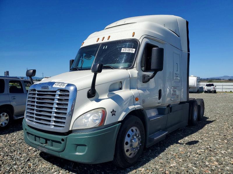 2016 Freigliner 2016 Freightliner Cascadia 113 Semi Truck