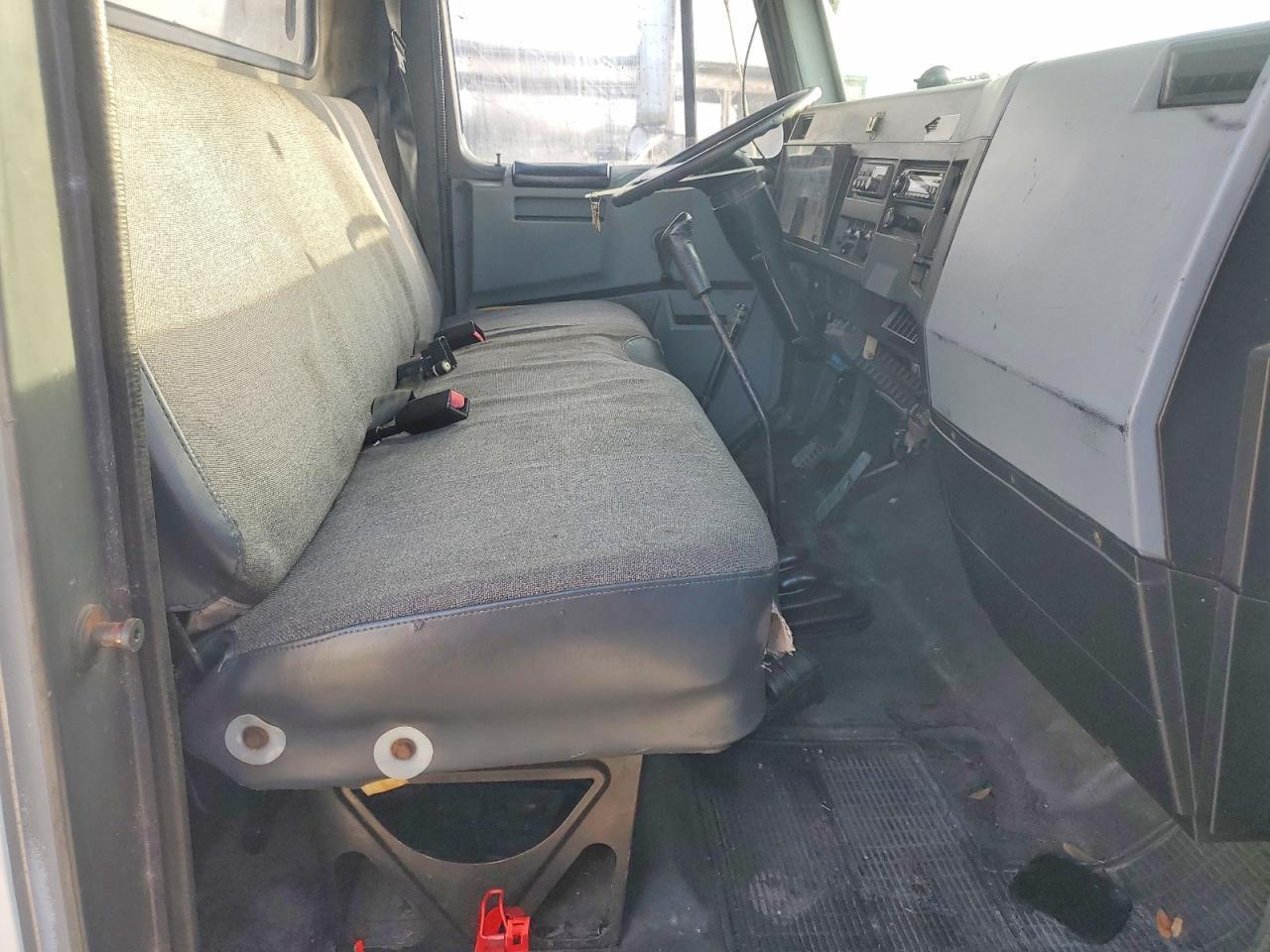 1995 International 4700 Semi Truck