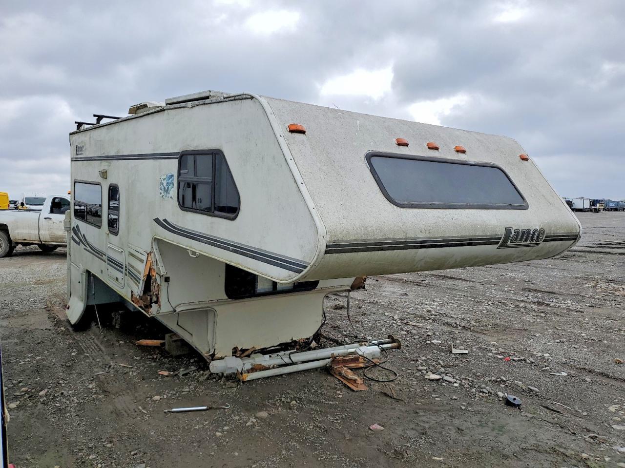 2002 Lance Camper