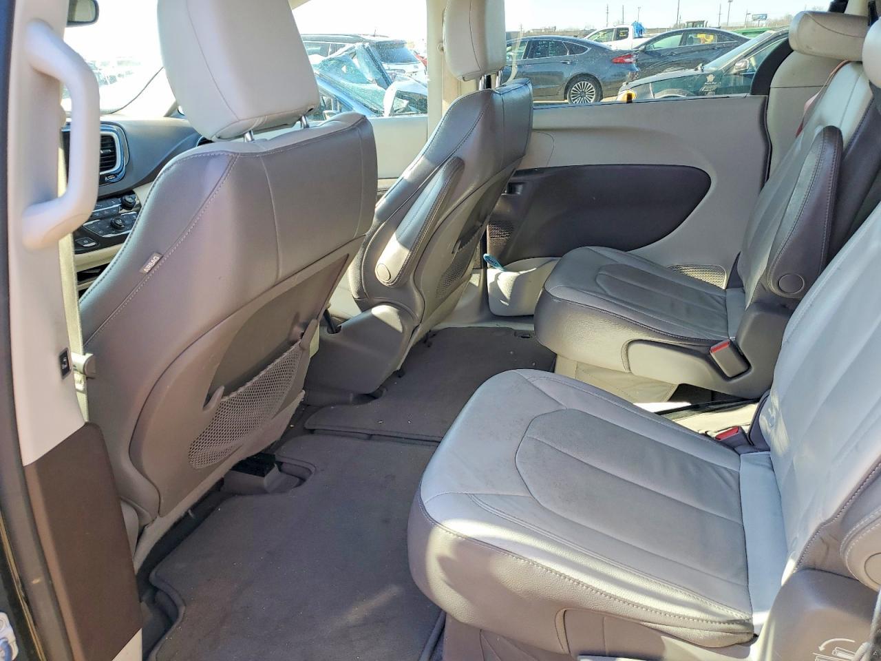2017 Chrysler Pacifica Touring l