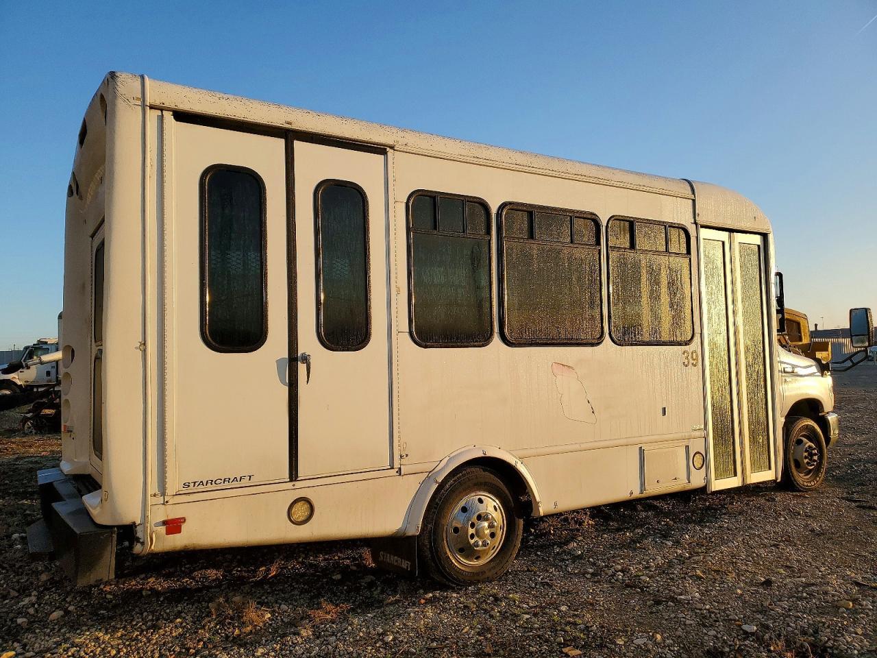 2016 Ford Econoline E350 Super Duty Cutaway Van