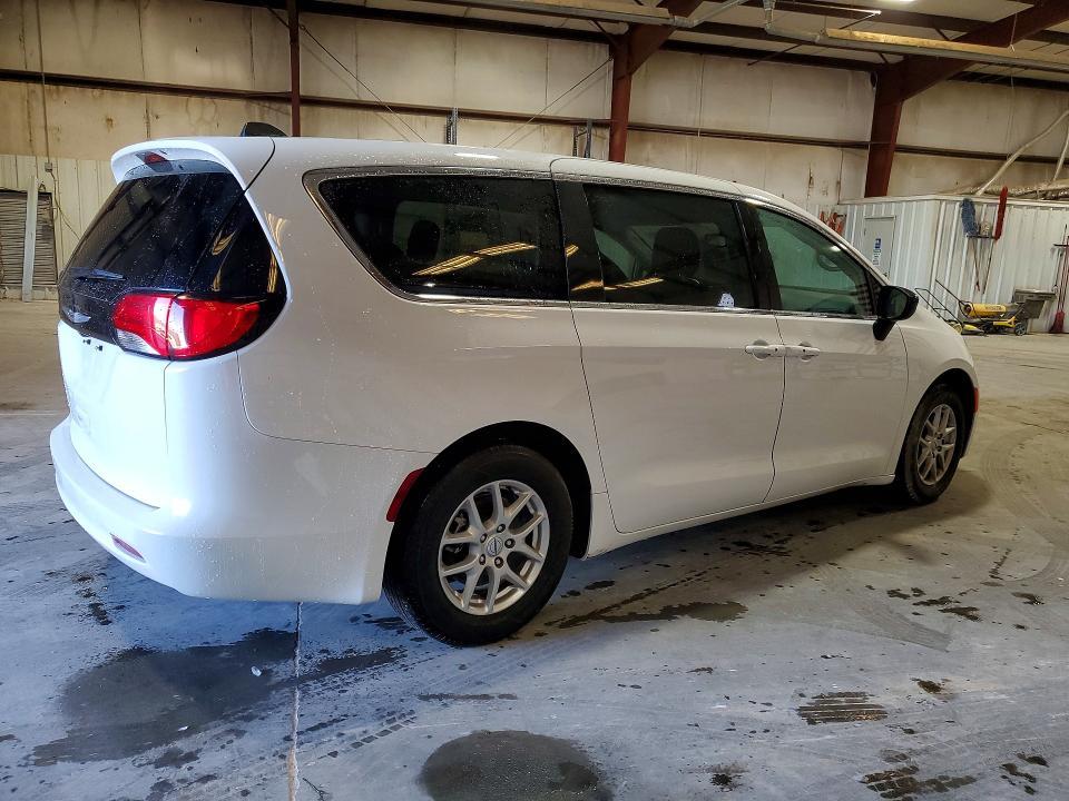 2024 Chrysler Voyager lx