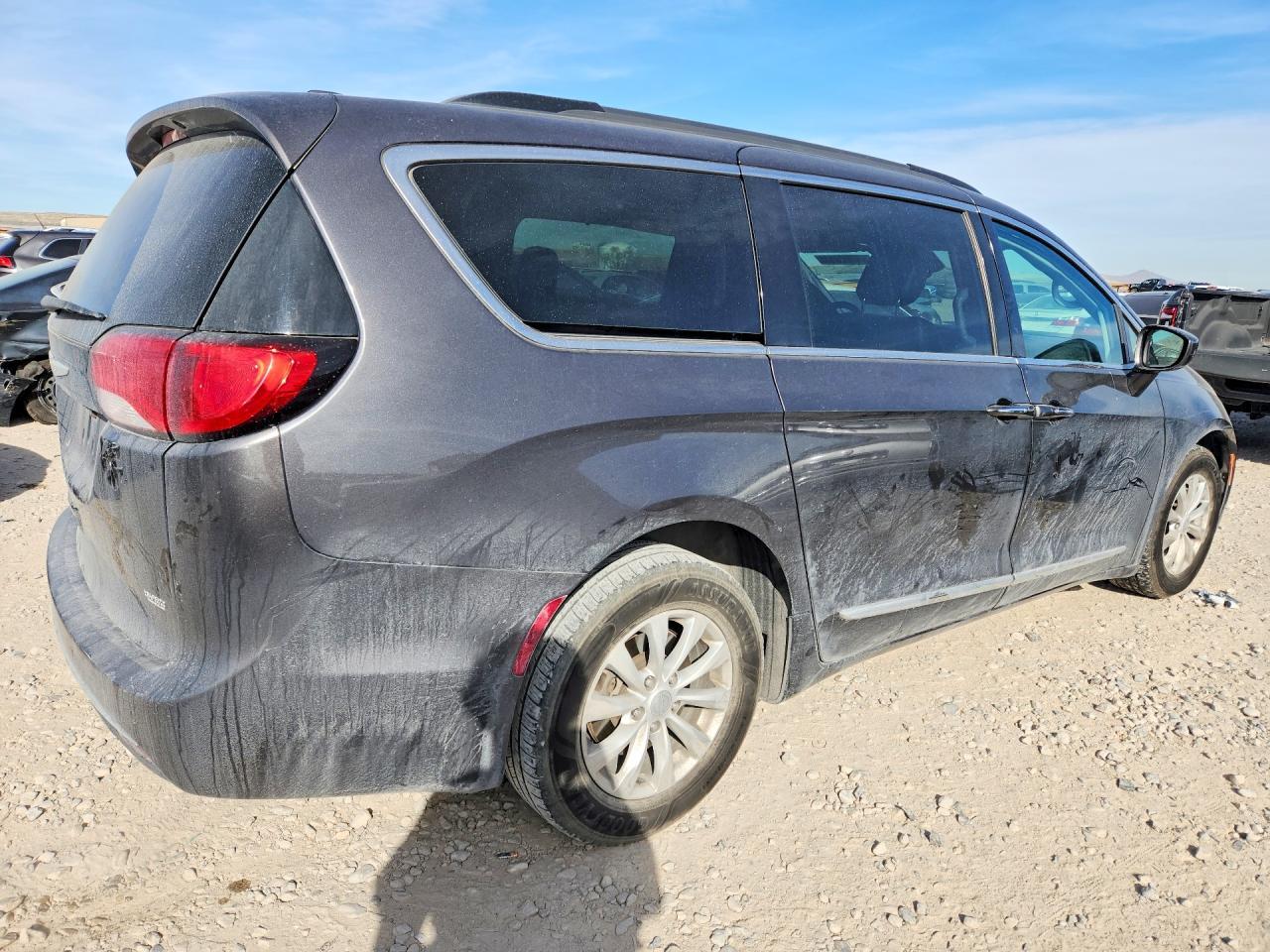 2017 Chrysler Pacifica Touring l