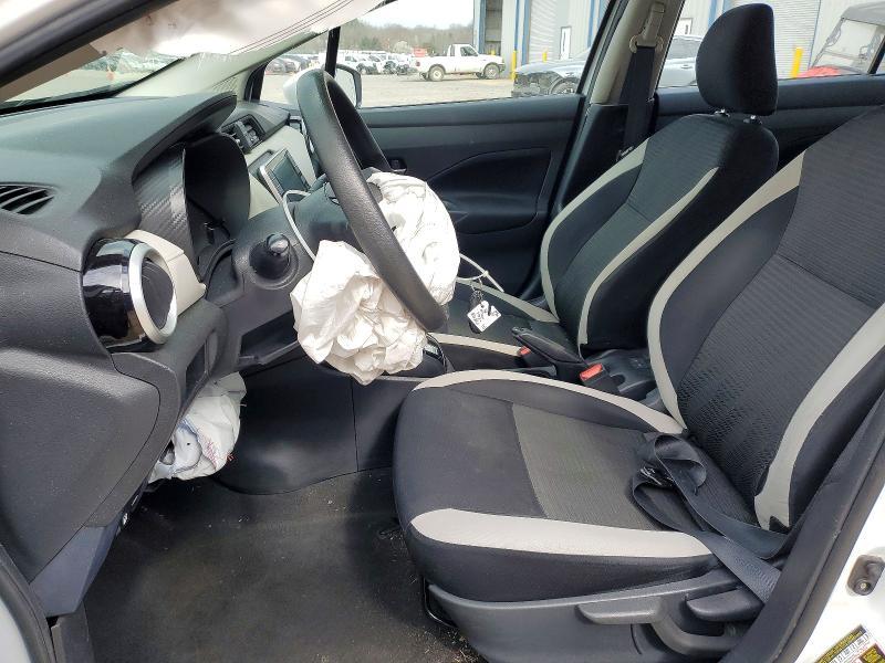 2022 Nissan Versa sv