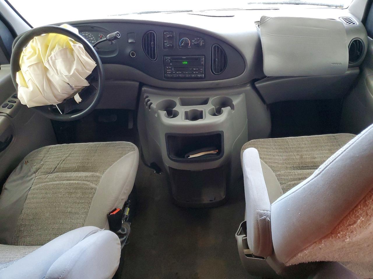 2002 Ford Econoline E350 Super Duty Wagon