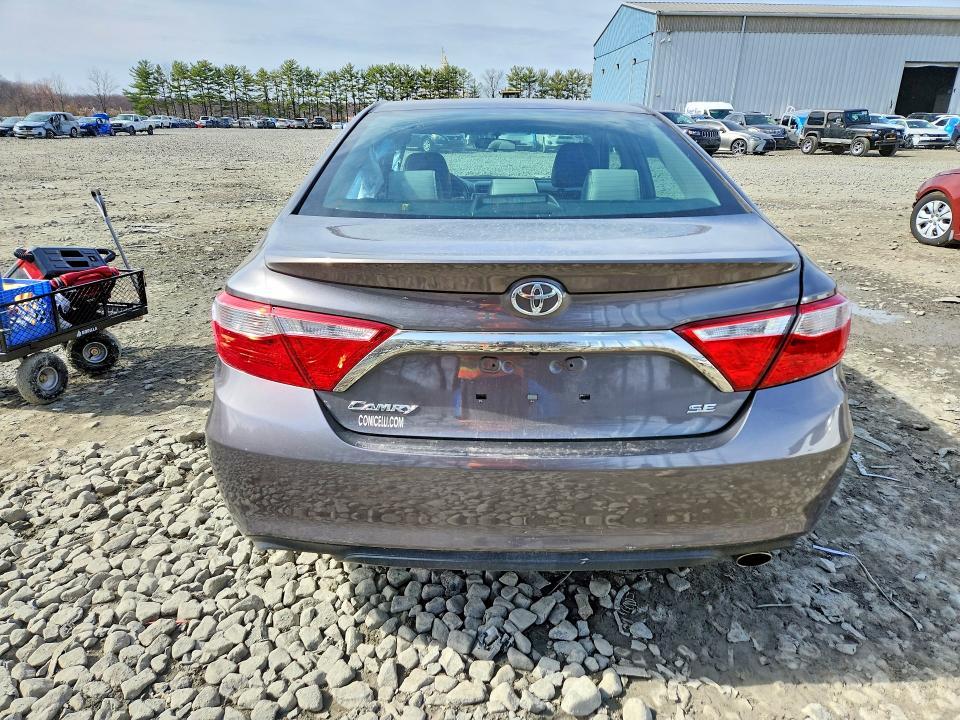 2015 Toyota Camry se