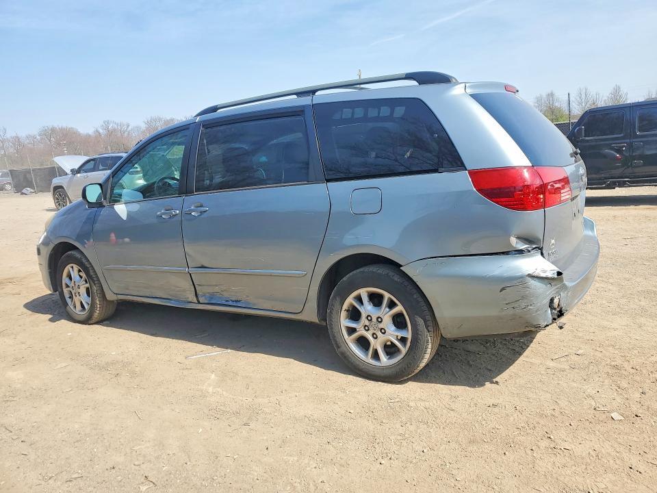 2004 Toyota Sienna xle 7 Passenger
