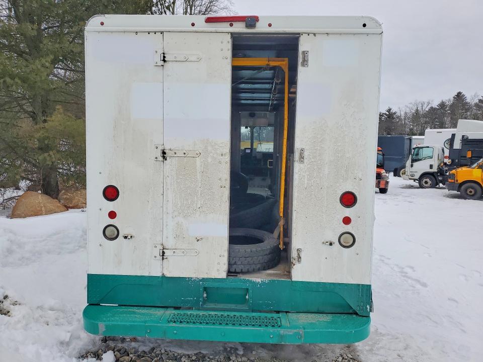 2015 Freightliner MT 45G Chassis Delivery Truck