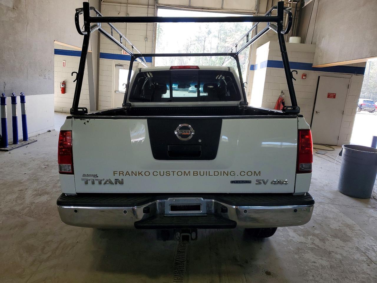 2011 Nissan Titan SV
