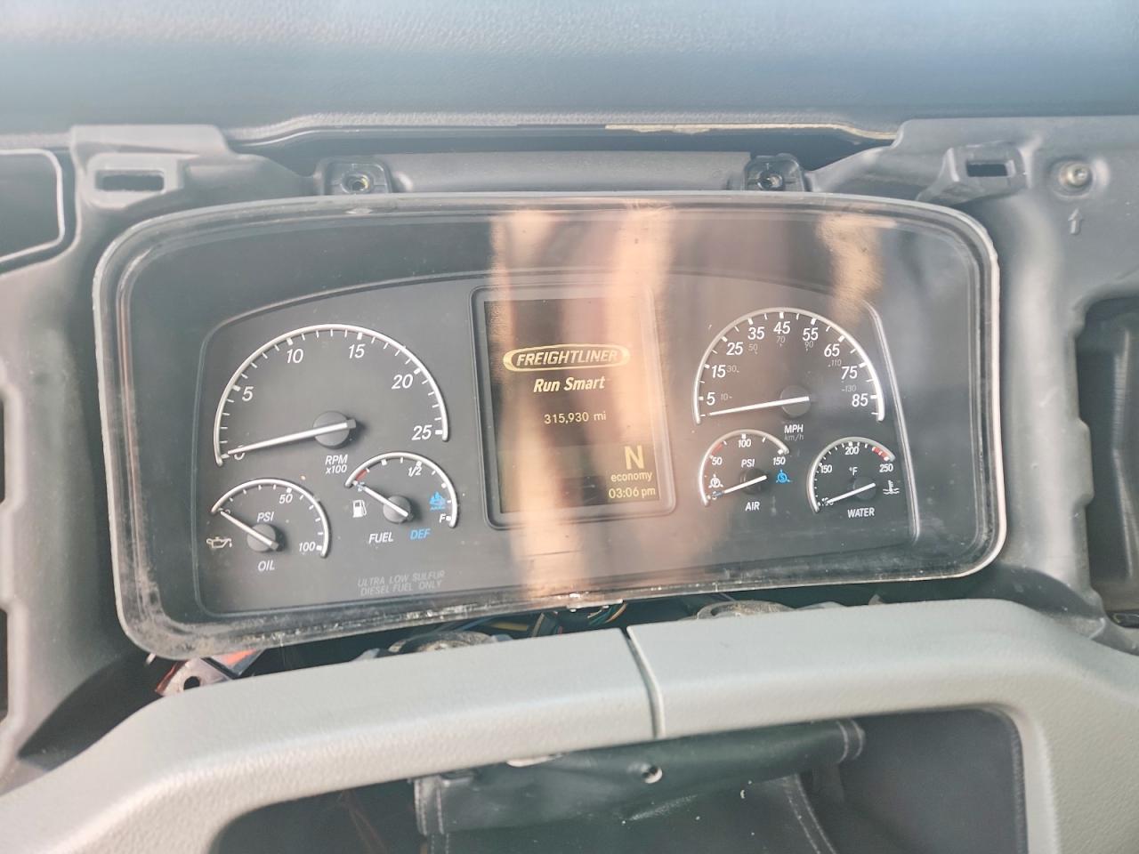 2019 Freigliner 2019 Freightliner Cascadia 126 Semi Truck