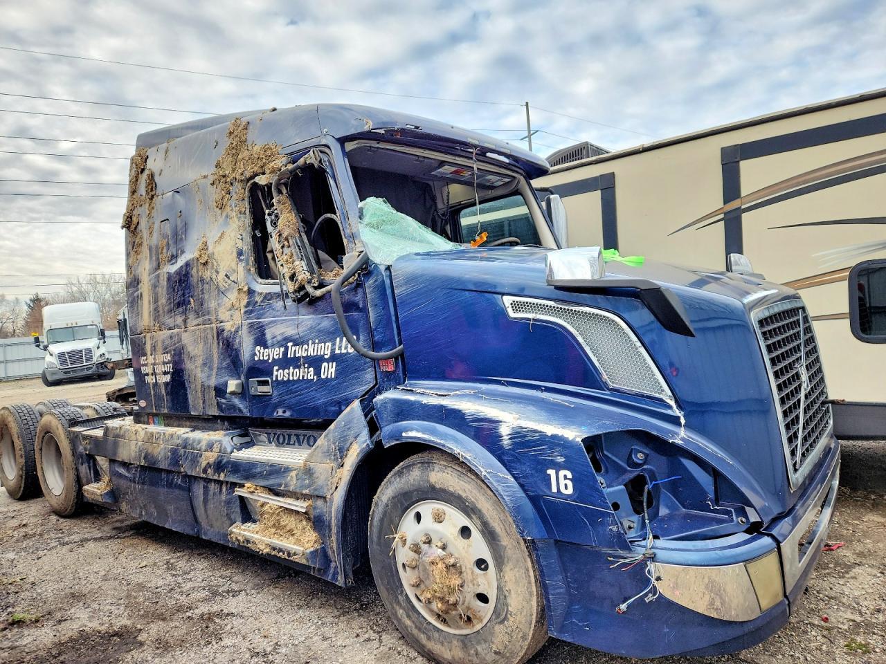 2016 Volv O VNL Semi Truck