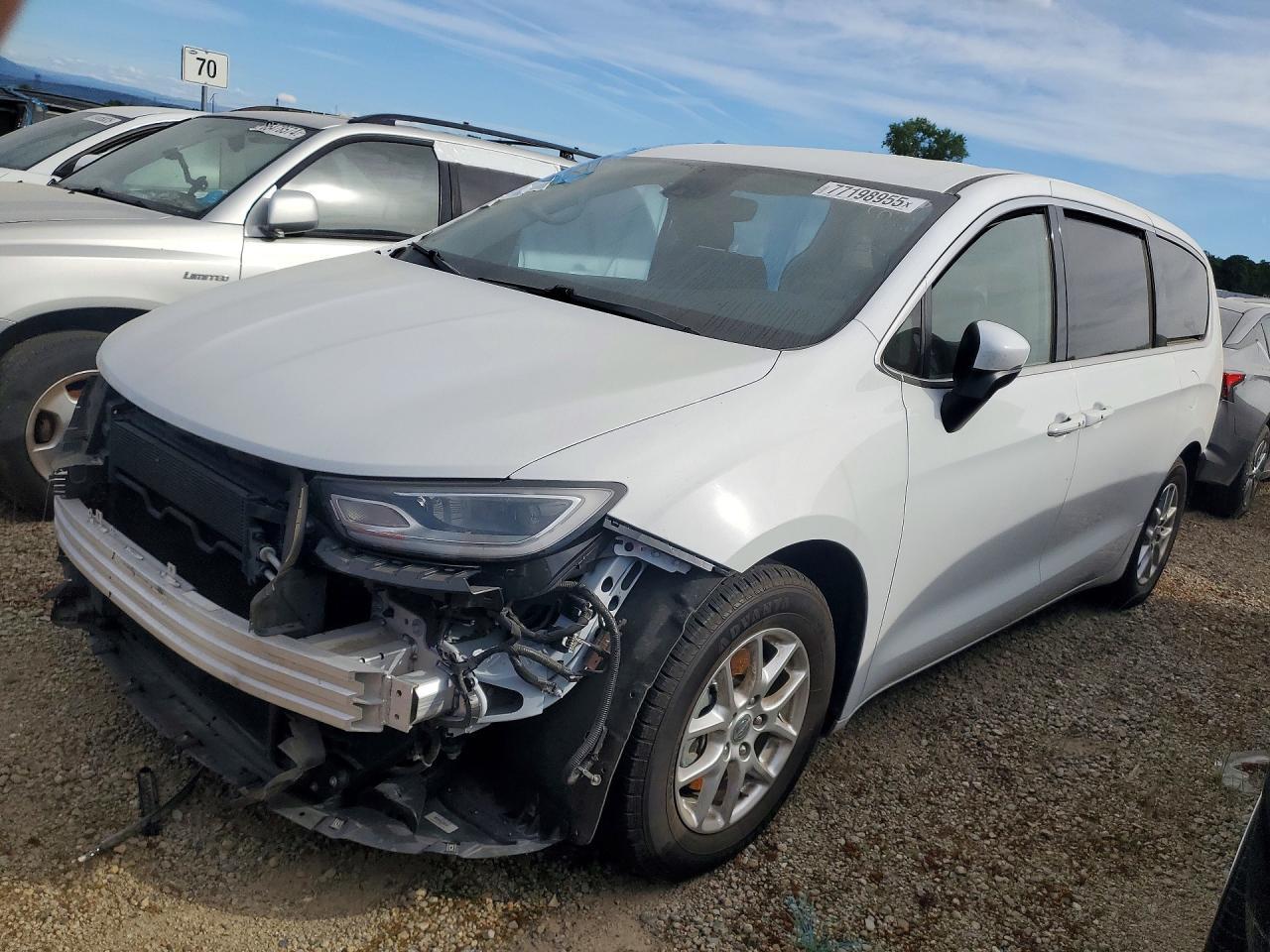 2023 Chrysler Pacifica Touring l