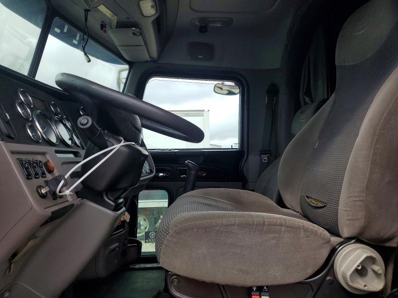 2012 Peterbilt 384 Semi Truck
