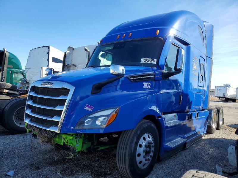2020 Freigliner 2020 Freightliner Cascadia 126 Semi Truck