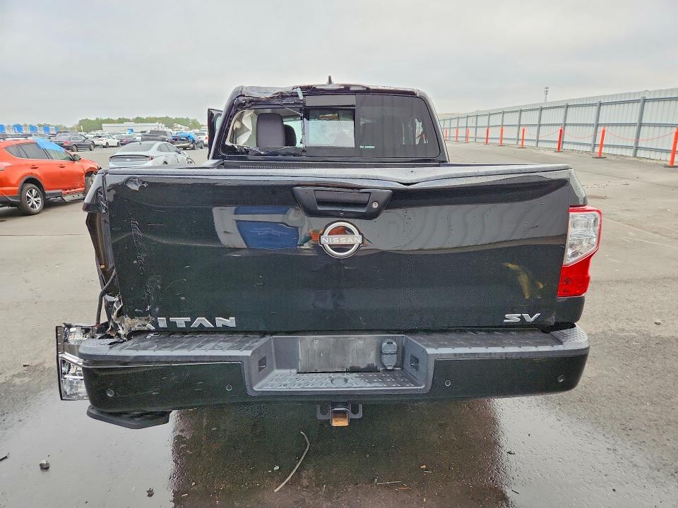 2023 Nissan Titan SV