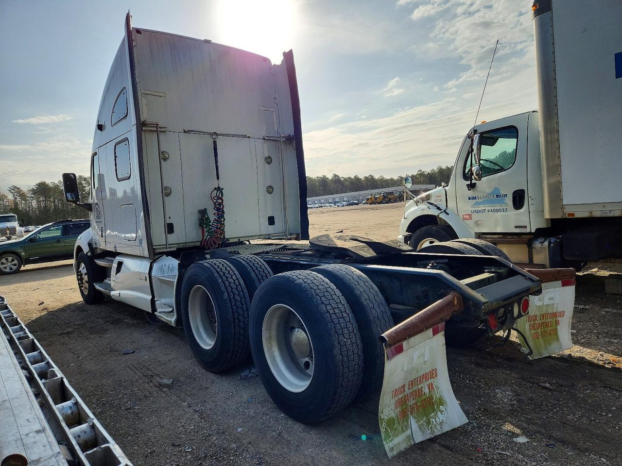 2011 Kenworth T700 Semi Truck