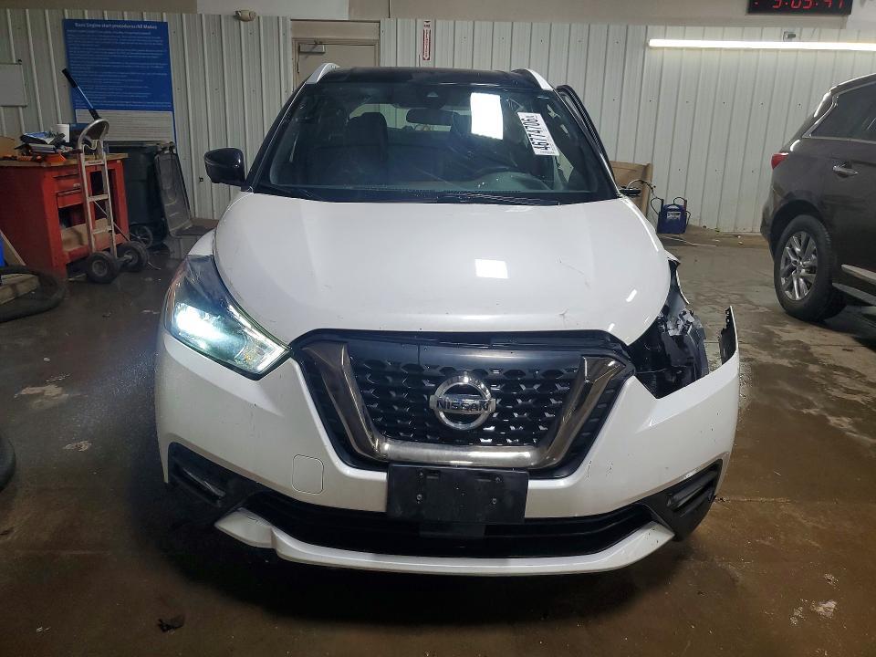 2020 Nissan Kicks sr