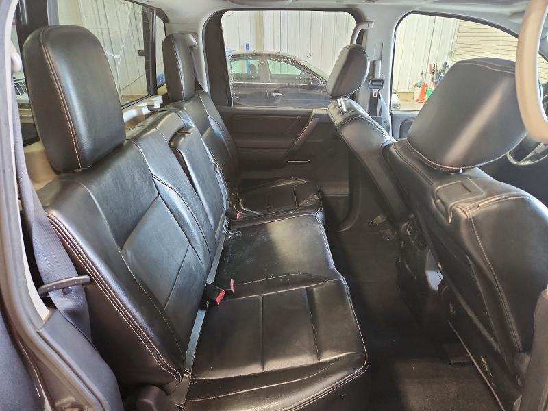 2014 Nissan Titan SV