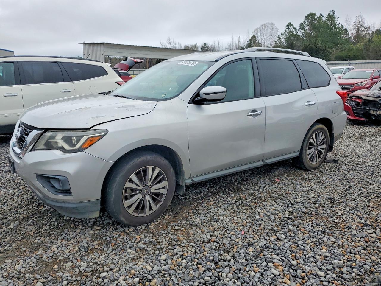 2017 Nissan Pathfinder sv