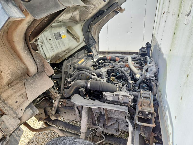 2016 Isuzu Npr box Truck